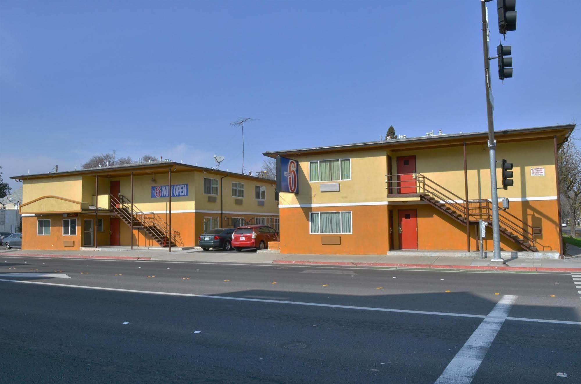 Motel 6-Modesto, Ca - Downtown エクステリア 写真