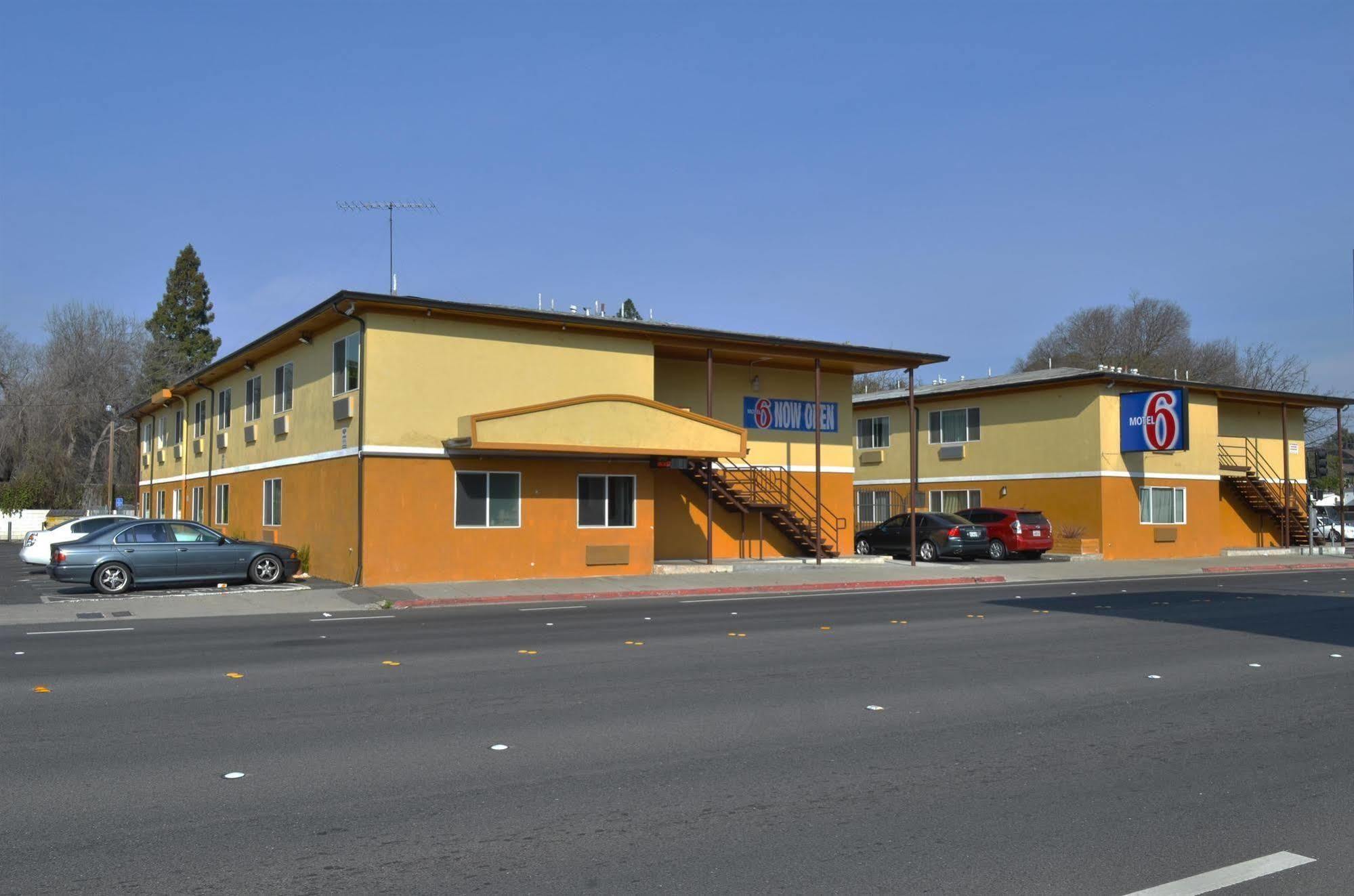 Motel 6-Modesto, Ca - Downtown エクステリア 写真